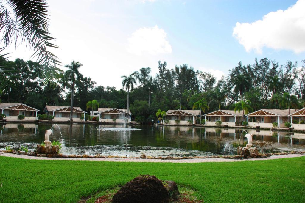 Rock Lake Resort Fort Myers Exteriör bild