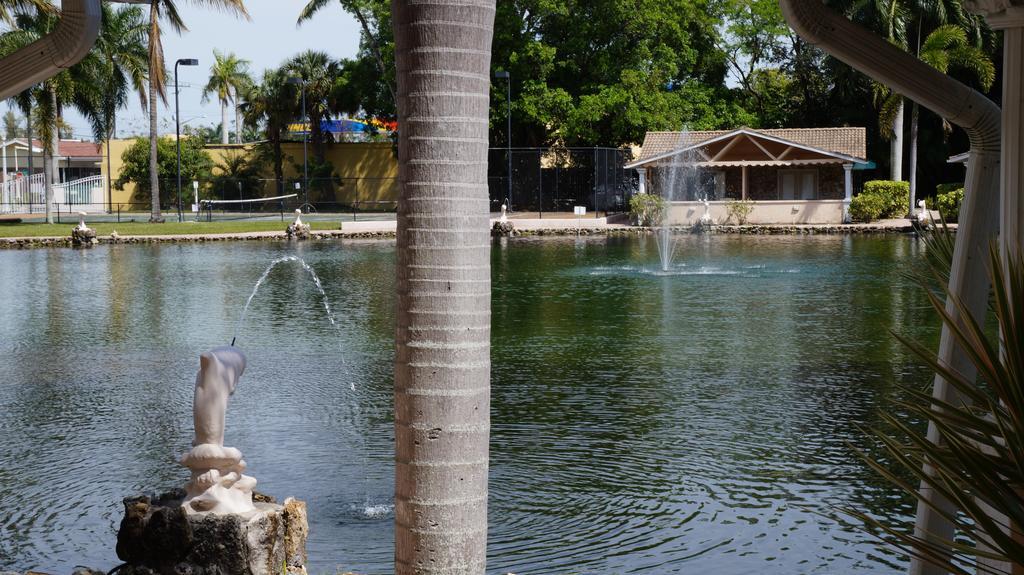 Rock Lake Resort Fort Myers Exteriör bild